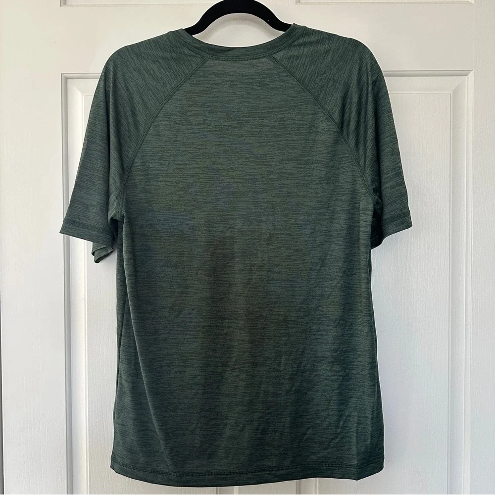 MLB Oakland A’s Athletic T-Shirt Men’s M |  Dri-Fit Style Workout Top - Picture 5 of 5